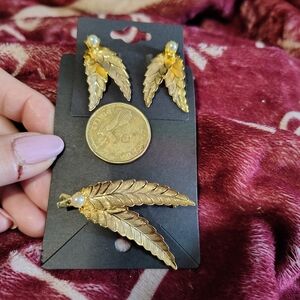 Elegant Gold Leaf Jewelry Set with Pearls